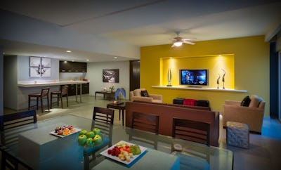 ROCK SUITE OCEAN VIEW (TWO BEDROOM) WITH TELEPHONE CONCIERGE