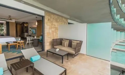 Romance Junior Suite Swim-Out Partial Ocean View