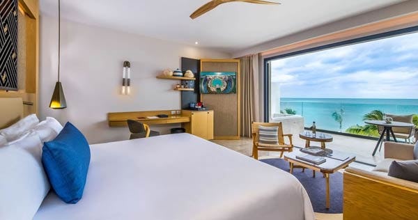 haven-riviera-cancun-resort-and-spa-serenity-club-romance-junior-suite-ocean-front-01_11418