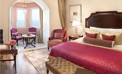 LUXURY GRANDE ROOM SEA VIEW KING BED