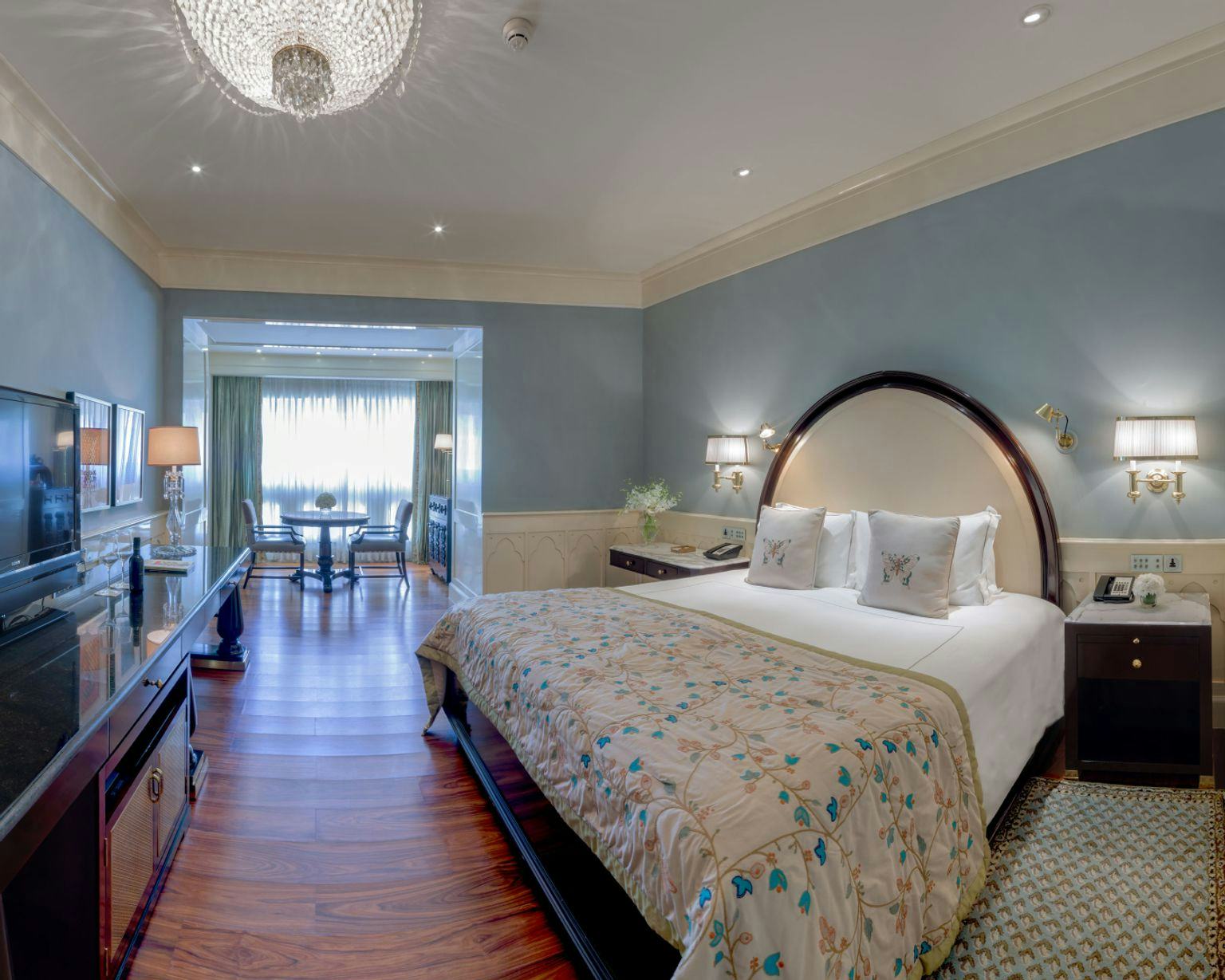 TAJ CLUB ROOM SEA VIEW KING BED