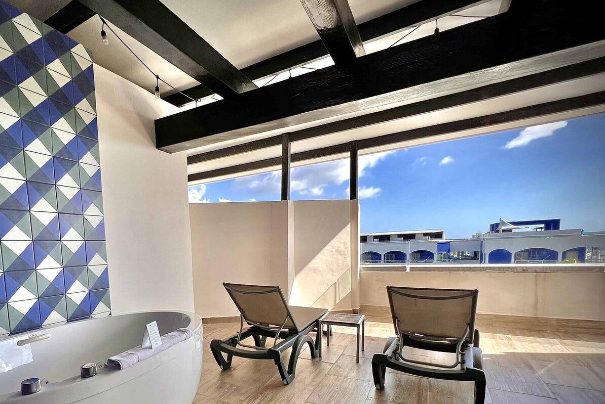 Deluxe Sky Terrace (One Bedroom)