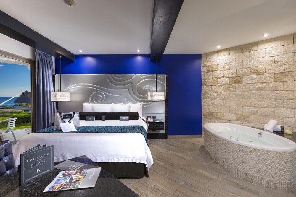 ROCK ROYALTY PARTIAL OCEAN VIEW KING