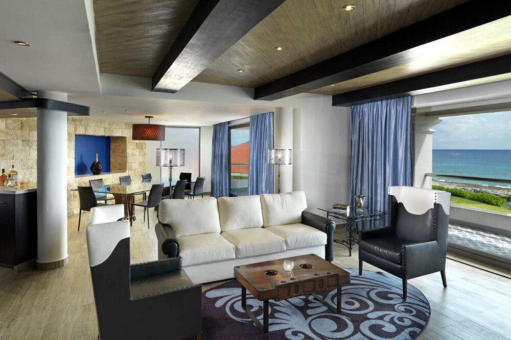 Rock Suite Ocean Front Rooftop Lounge (Two Bedroom) with Personal Assistant