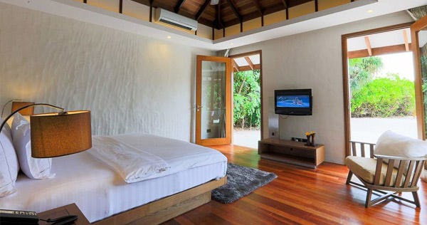 hideaway-beach-resort-and-spa-at-dhonakulhi-maldives-deluxe-sunset-beach-villa-with-pool-01_949