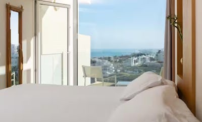 KING GUEST ROOM WITH SEA VIEW