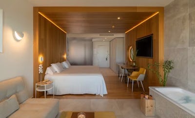 KING LEIRO SUITE WITH SEA VIEW