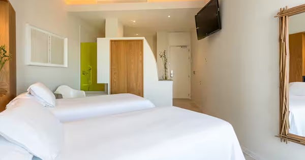 higueron-hotel-malaga-curio-collection-by-hilton-spain-twin-guest-room_11434