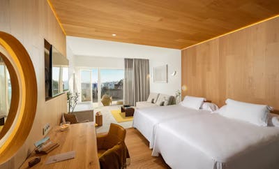 TWIN LEIRO SUITE WITH PARTIAL SEAVIEW