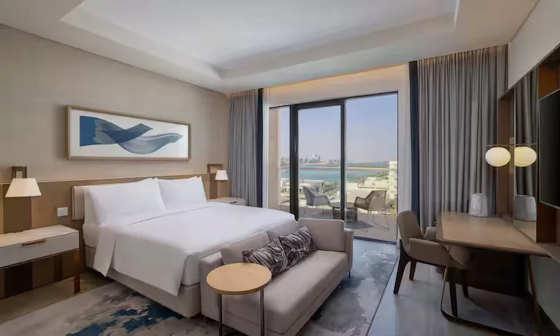 hilton-abu-dhabi-yas-island-royal-suite-theme-park-access_10942