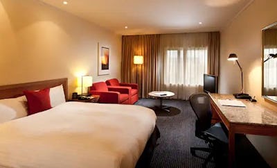 Queen Hilton Guest Room