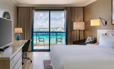 BAY VIEW 1 KING BED WITH BALCONY