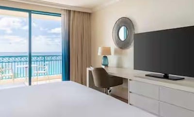 PREMIUM OCEAN VIEW 1 KING BED