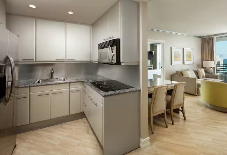 1 King 1 Bedroom Suite Balcony Courtyard View