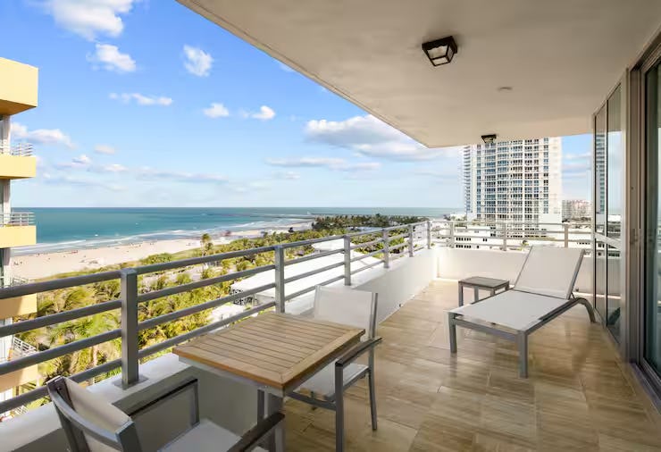 1 King 1 Bedroom Suite Ocean View Balcony