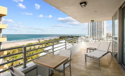 1 King 1 Bedroom Suite Ocean View Balcony