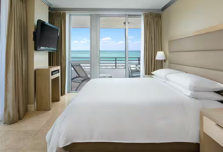 1 King Bedroom Suite Oceanfront Large Balcony