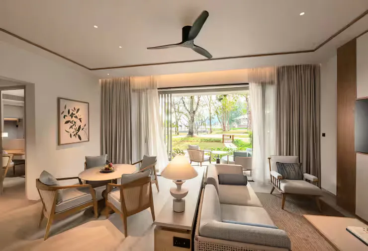 hilton-burau-bay-langkawi-resort-king-deluxe-suite-with-terrace-01_13799