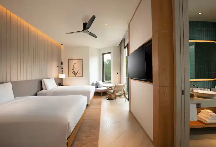 hilton-burau-bay-langkawi-resort-twin-deluxe-room-with-balcony-01_13799