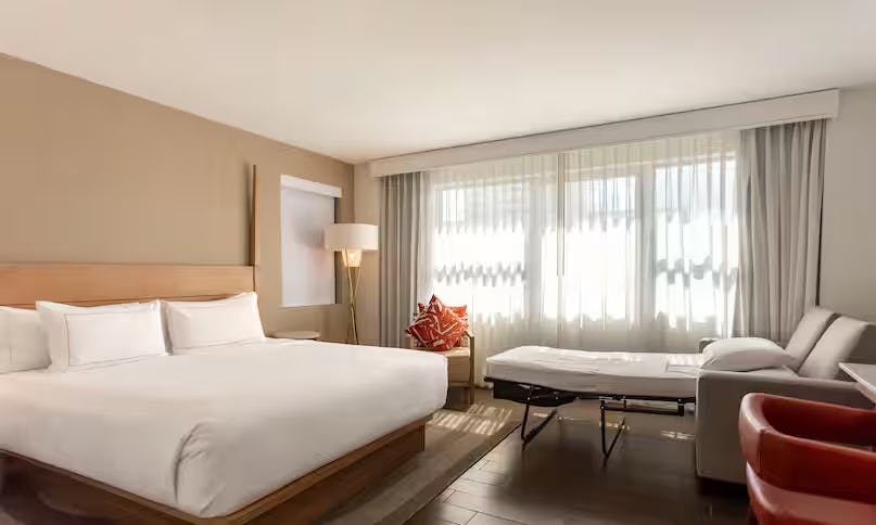 1 King Corner Room with City View