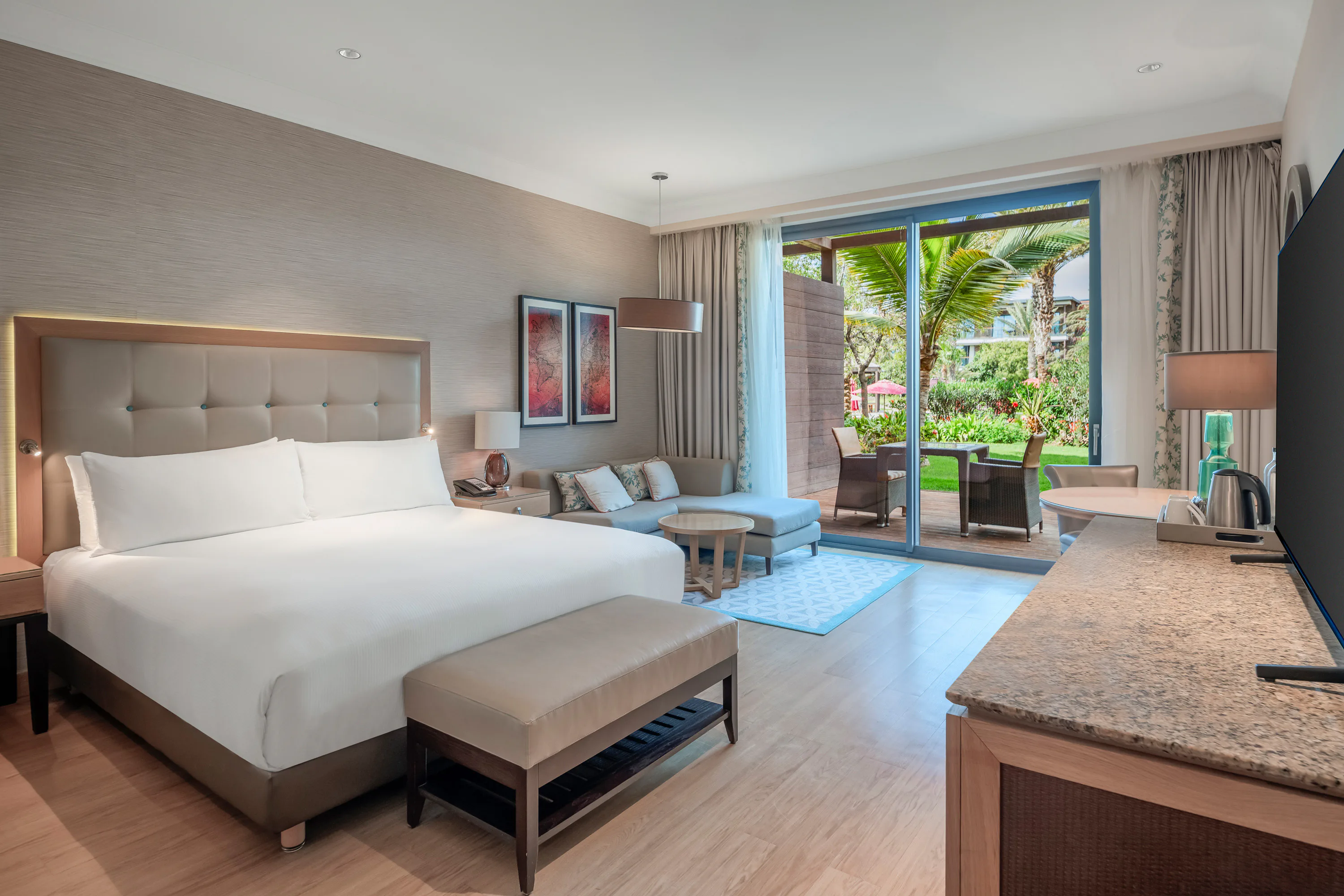 hilton-cabo-verde-sal-resort-cape-verde-africa-king-deluxe-room-garden-view-and-terrace-01_12502
