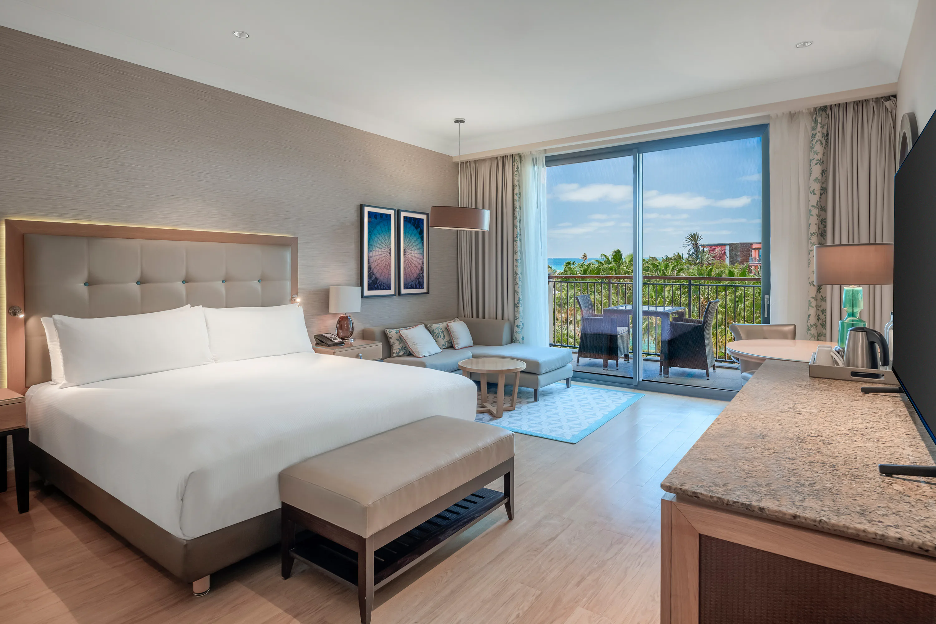 hilton-cabo-verde-sal-resort-cape-verde-africa-king-deluxe-room-with-partial-ocean-view-01_12502