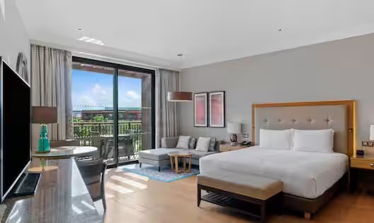 King Superior Room with Pool View