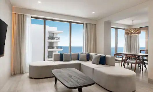 Deluxe Ocean Front 1 Bedroom Suite - King Bed
