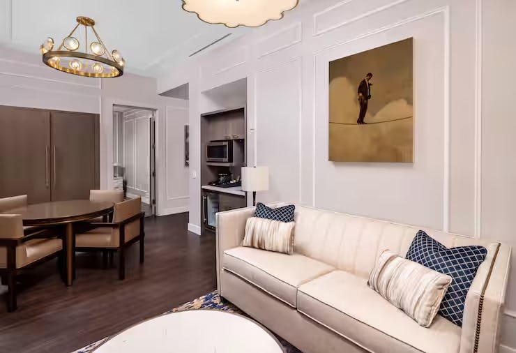 1 Bedroom 1 King Penthouse Suite W/ Sofabed