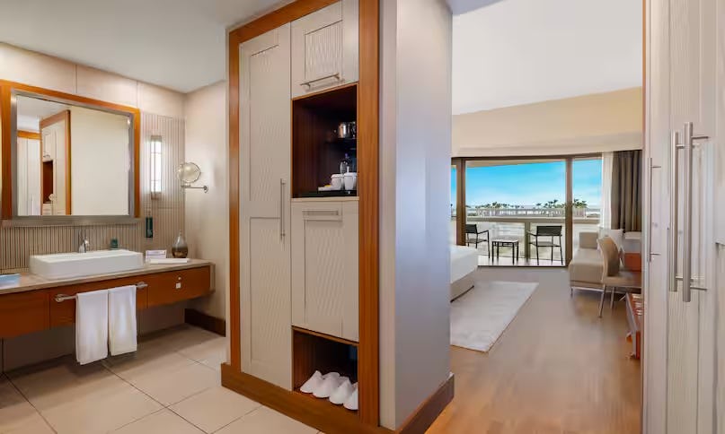 King Guest Room with Sea View