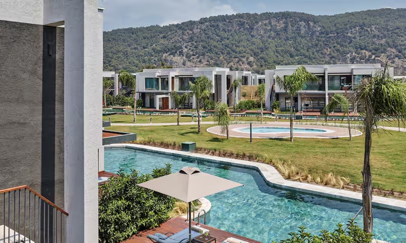 King Lake House Room Swim-up via Stairs