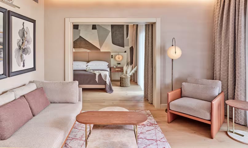 King Lake House Swim-up Room with Pool View