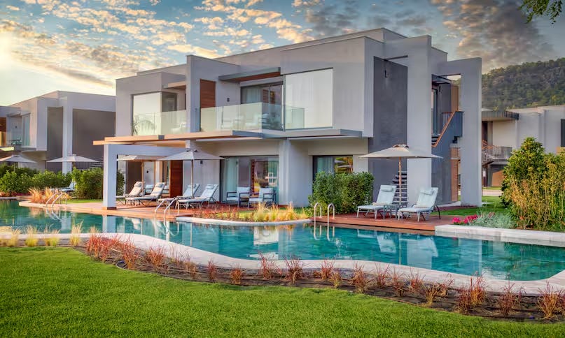 King Lake House Swim-up Room with Pool View