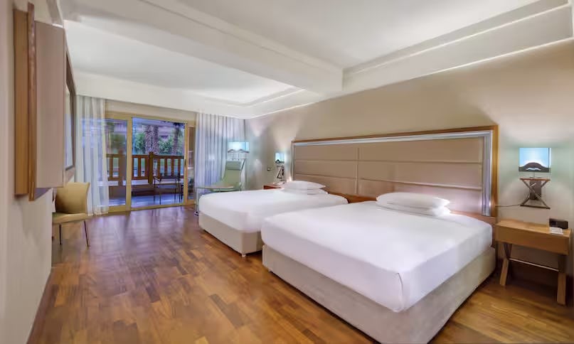 Twin Deluxe Room Swim-up with Pool View