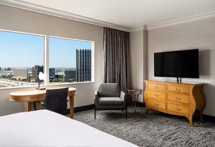 hilton-dallas-lincoln-centre-1-king-bed-high-floor-city-view_5726