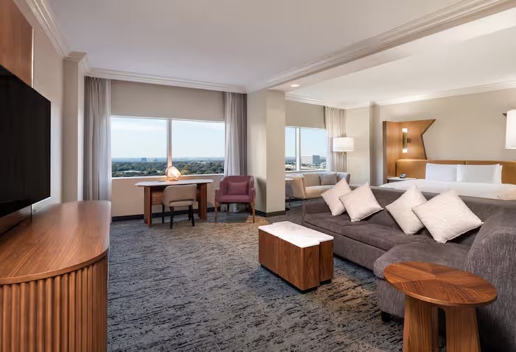 hilton-dallas-lincoln-centre-1-king-high-floor-city-view-studio-suite_5726