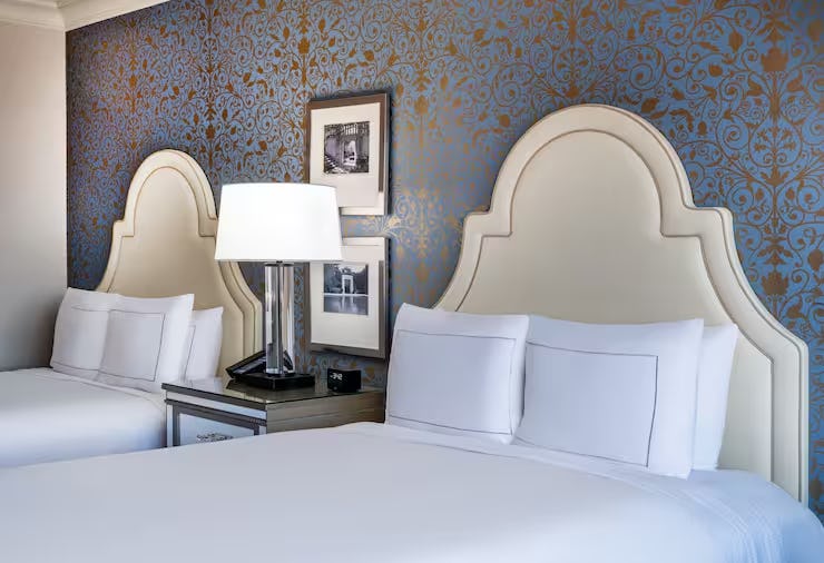 hilton-dallas-lincoln-centre-2-queen-beds-high-floor-city-view_5726