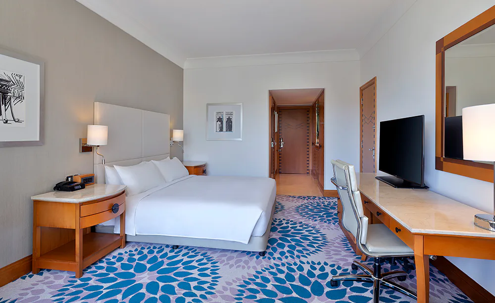 hilton-dubai-jumeirah-accessible-king-deluxe_13