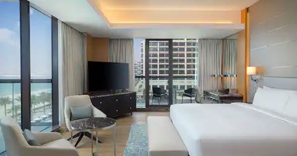 hilton-dubai-palm-jumeirah-deluxe-one-bedroom-suite-w-sea-view-balconies-01_11372