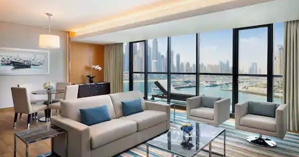 hilton-dubai-palm-jumeirah-king-executive-suite-with-sea-view-balcony-01_11372