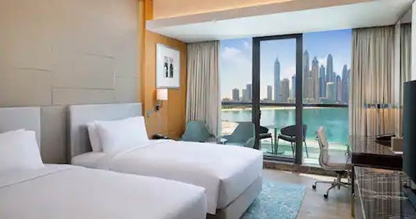 hilton-dubai-palm-jumeirah-two-double-bed-executive-with-seaview-balcony-01_11372