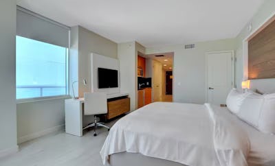 Ocean View Studio Suite 1 King Bed