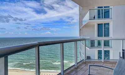 Ocean View Studio Suite 1 King Bed