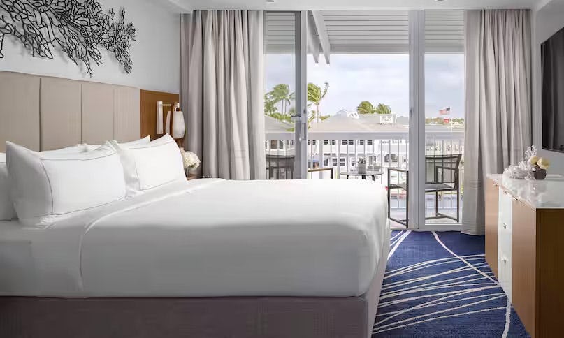 1 King Bed Balcony - Harbor Villa