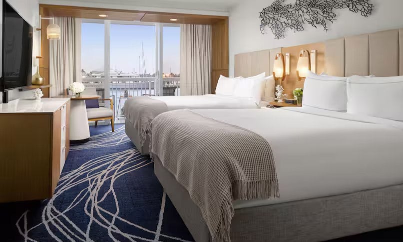 2 Double Beds Balcony - Harbor Villa