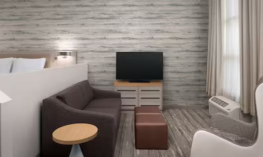 hilton-garden-inn-marina-del-rey-los-angeles-junior-king-suite-sofabed-fridge-01_600