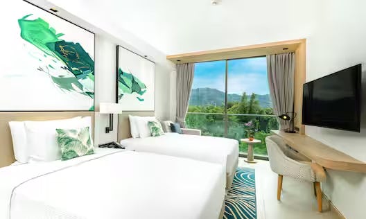 hilton-garden-inn-phuket-bangtao-twin-bed-deluxe-room-with-mountain-green-view_11540