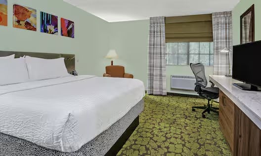 1 KING BED WITH WHIRLPOOL