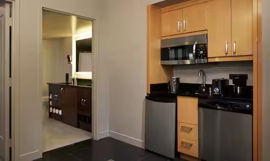 Studio 1 King Bed Hearing Accessible