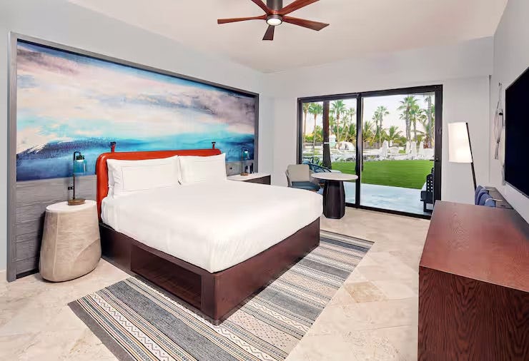 Studio 1 King Low Flr Partial Ocn Vw Balcony